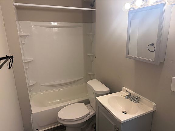 4th image of 5305 East Dr APT F