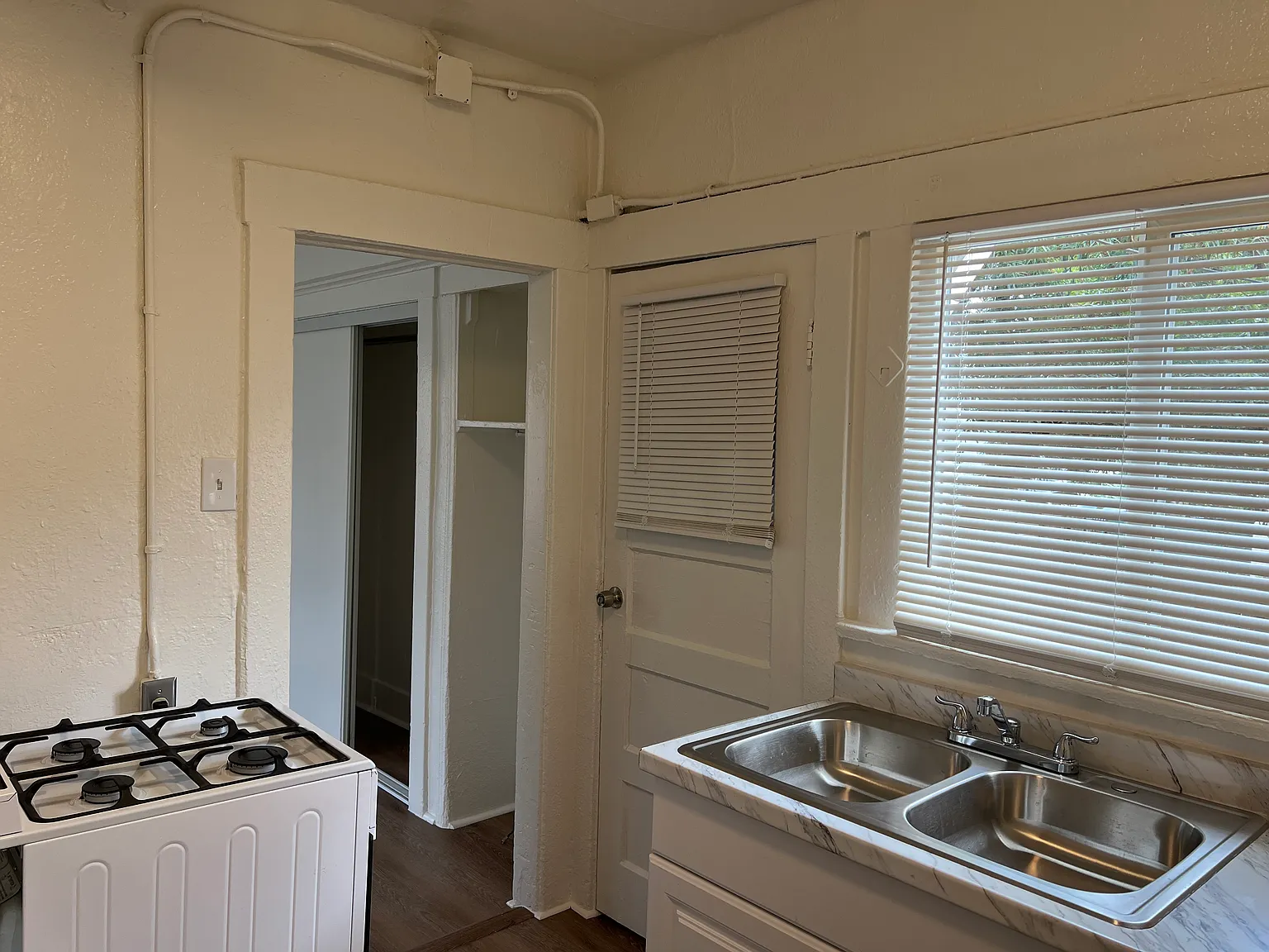 Studio, $1,200 — Photo 4