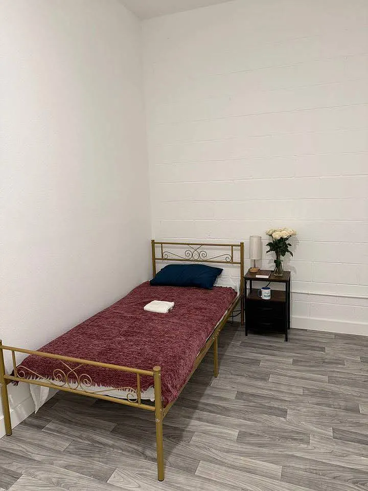 8 bed, 1728 sqft, $600 — Photo 1