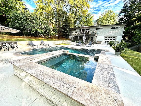 4th image of 2522 Wawona Dr