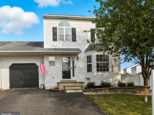 111 Merion Dr, Royersford, PA 19468