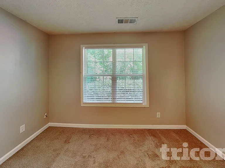 1455 Enchanted Forest Dr — Photo 10