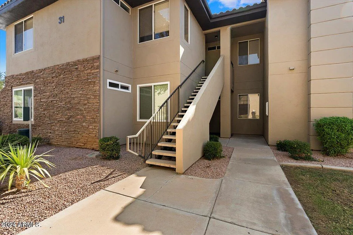 3 bed, 2.0 bath, 1264 sqft, $3,000 — Photo 1