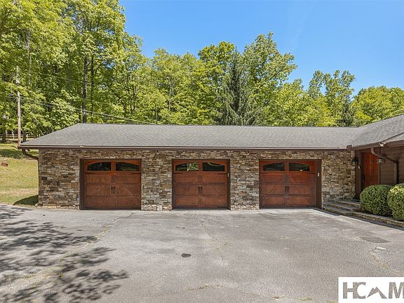 5th image of 240 Round Hill Road