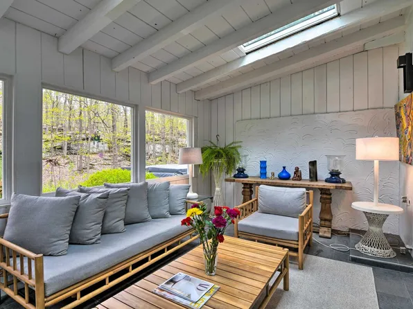 28 Holiday Dr #Id1300133p, Woodstock, NY 12498