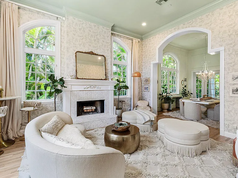477 NE Spanish Ct — Photo 8
