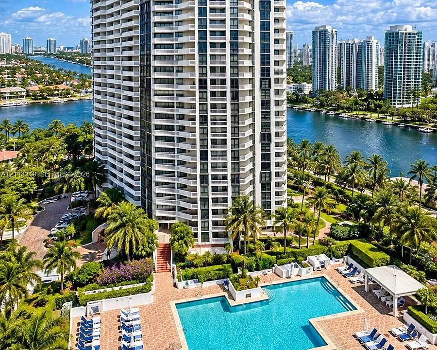 1000 W Island Blvd #712