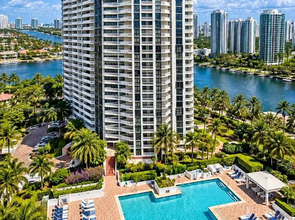 1000 W Island Blvd APT 712, Aventura, FL 33160