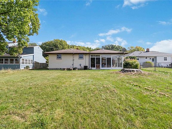 5th image of 36085 Hillcrest Dr