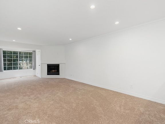 3rd image of 5525 Canoga Ave APT 218
