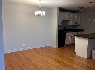 201-16W585 Mockingbird Ln #201, Willowbrook, IL 60527