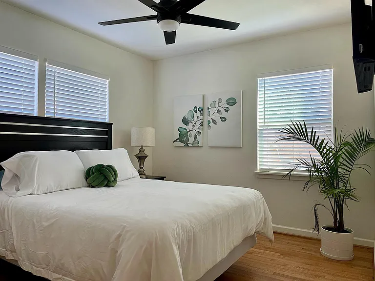 4814 Holloway Dr — Photo 5
