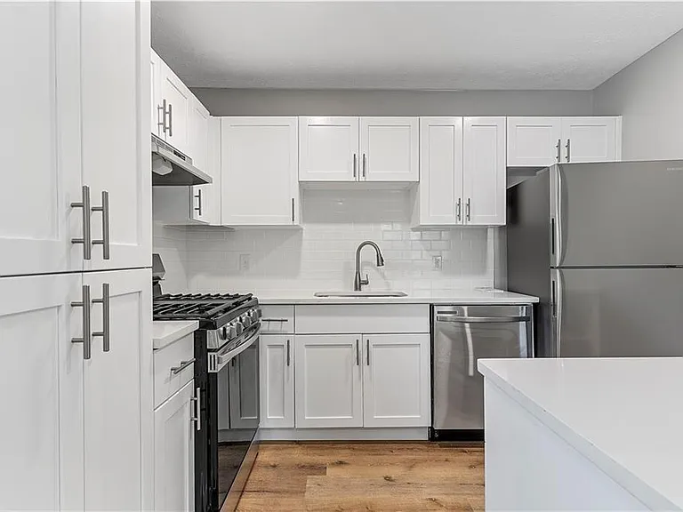 1701 Hawthorne Ave #1B — Photo 8