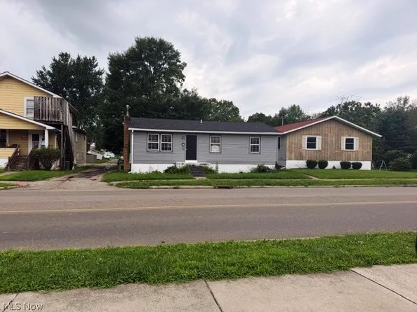 1112 N Water St, Uhrichsville, OH 44683