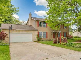 830 Ridgewood Dr, Mechanicsburg, PA 17050