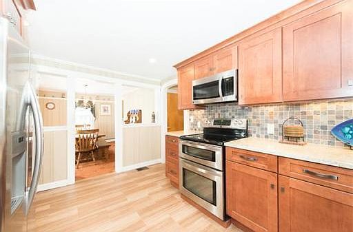 5th image of 36 Myrtle Ave