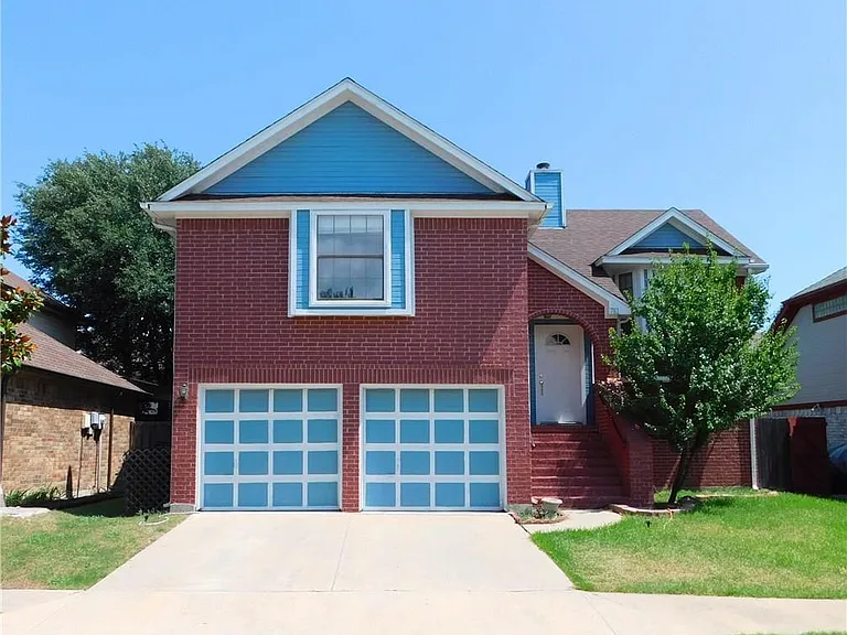 781 Pierre Ln — Photo 1