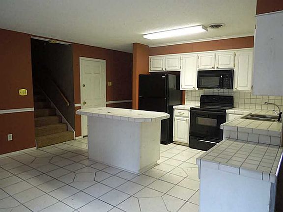 2nd image of 11 Westward Cir