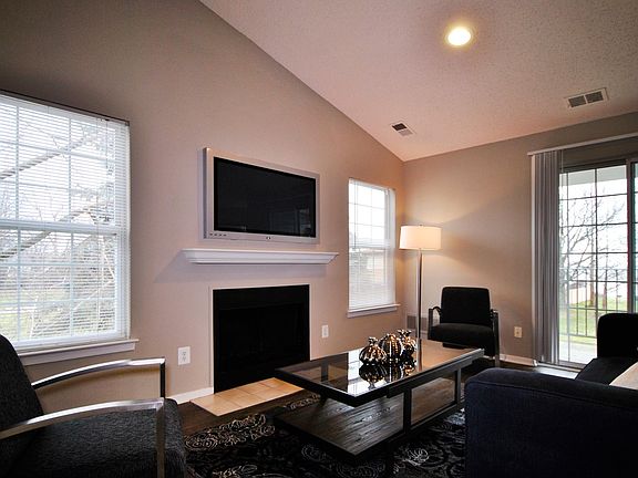 4th image of 35826 Jefferson Ave APT 202