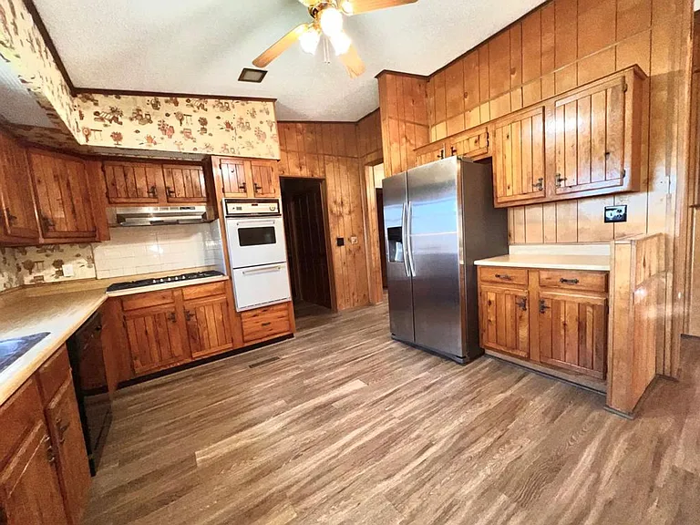 18425 Blake Manor Rd — Photo 12