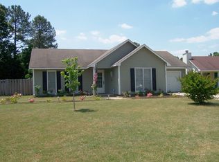 2562 Sourwood Dr, Fayetteville, NC 28301