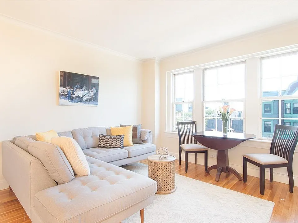 534 Beacon St #803