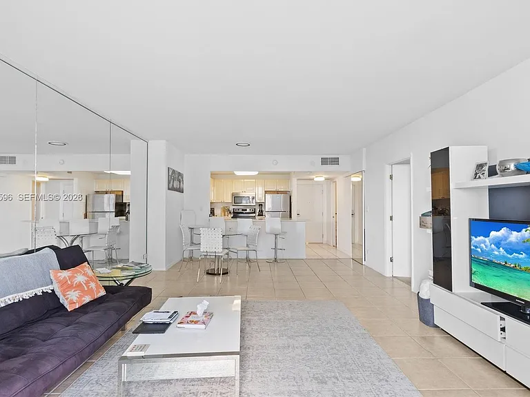 2301 Collins Ave #504 — Photo 5