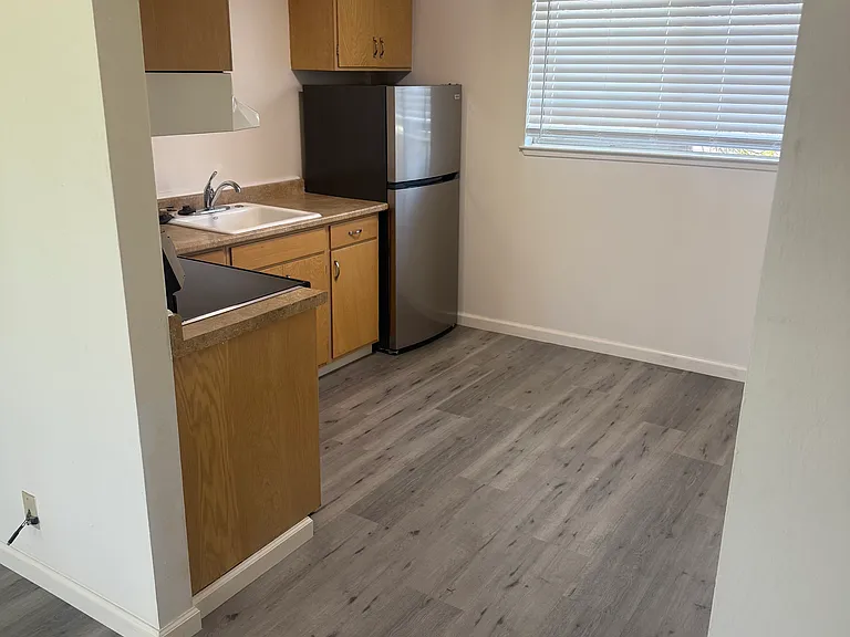 2635 Miller Ave — Photo 3