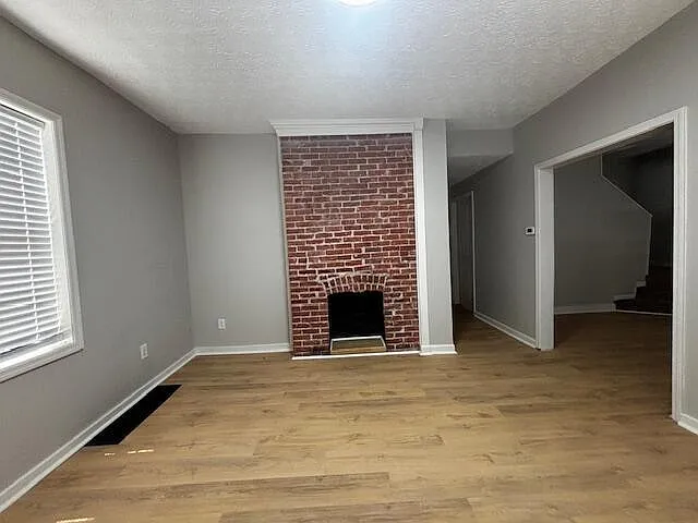 33 S Cypress Ave — Photo 2