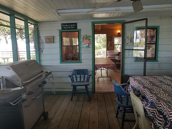 Dock House Screen Room