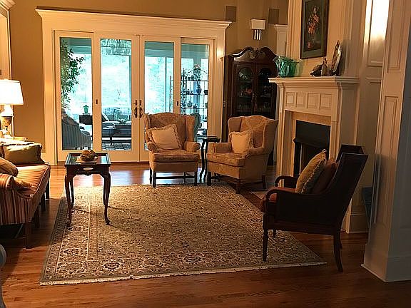 3rd image of 213 Westbury Ct