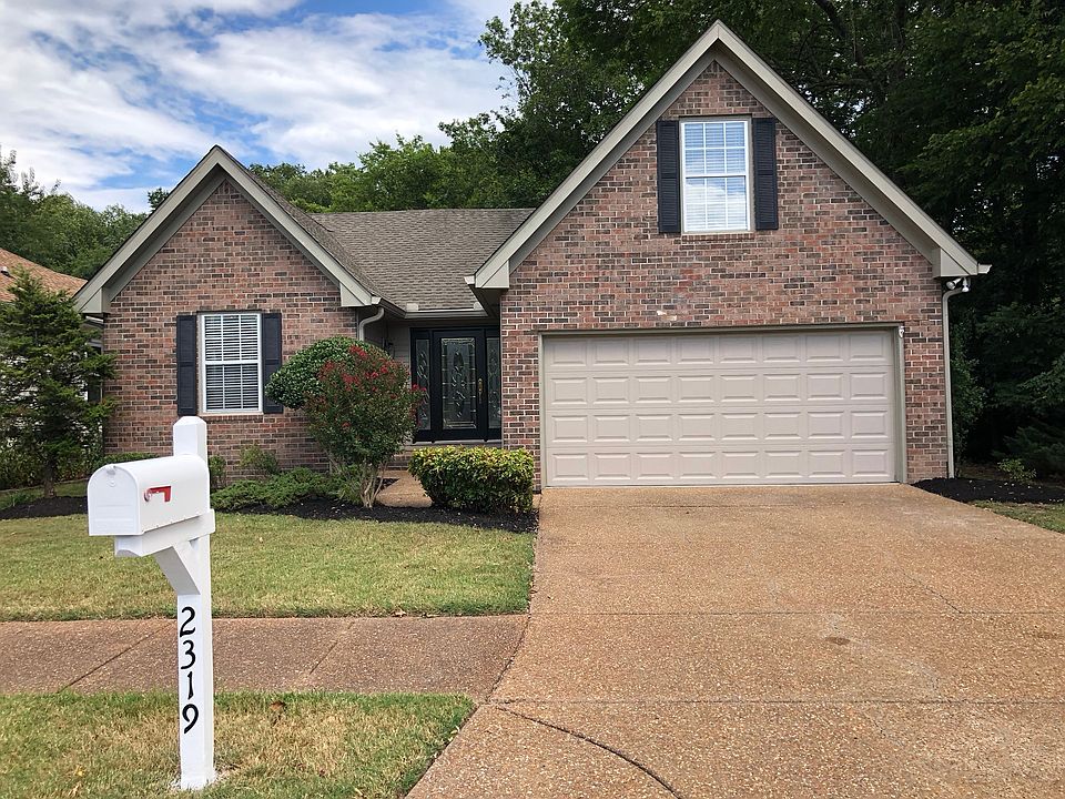 1st image of 2319 Surrey Ln