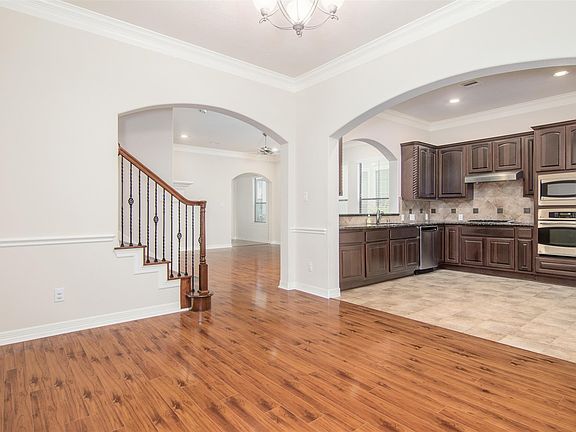 4th image of 3023 Royal Oaks Grv