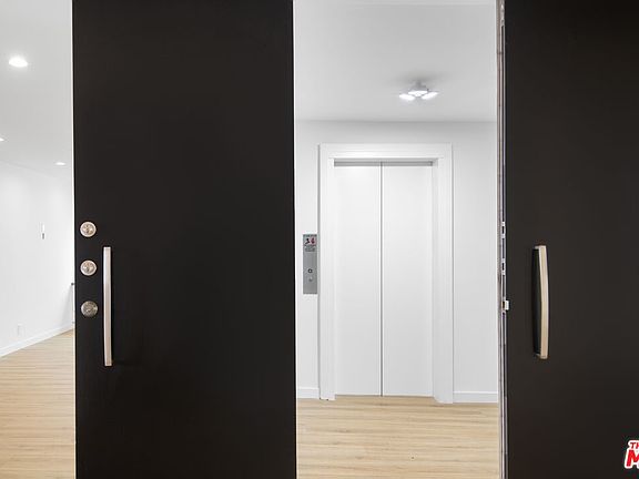 4th image of 318 N Oakhurst Dr #Penthouse