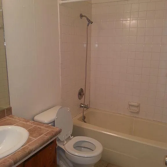 1604 W Braker Ln — Photo 4