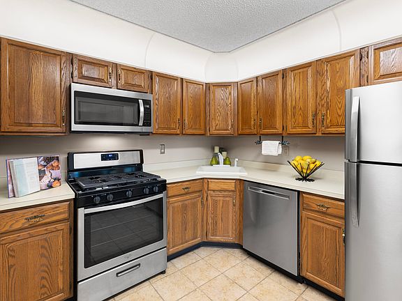3rd image of 14 Cheverny Ct #14