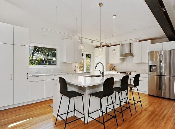 5th image of 852 Highland Pl