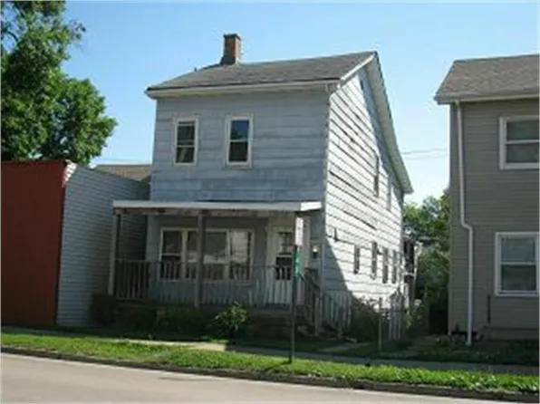 1882 White St, Dubuque, IA 52001