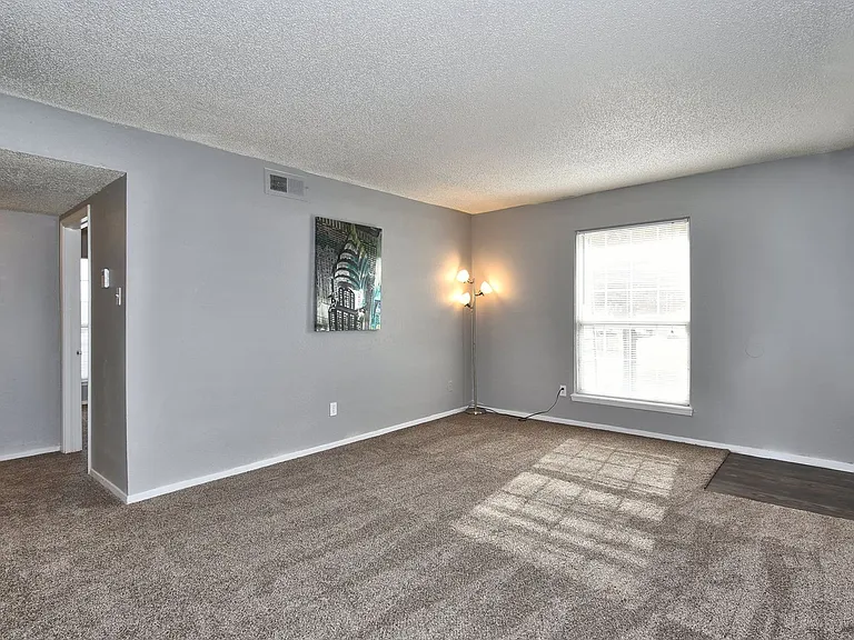 Heatherstone Apartments — Photo 46