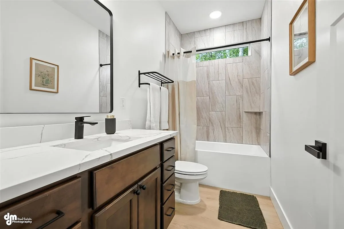 2 bed, 1.5 bath, 974 sqft, $2,550 — Photo 2