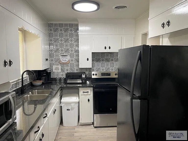 1617 E Los Ebanos Blvd — Photo 12