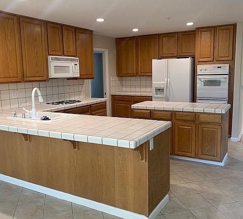 5th image of 275 Berkshire Dr