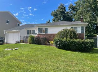 78 Willets Dr, Syosset, NY 11791