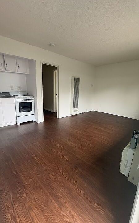 2nd image of 7350 Pickering Ave APT 14