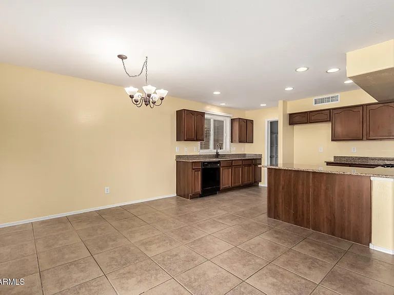 18103 W Smokey Dr — Photo 7