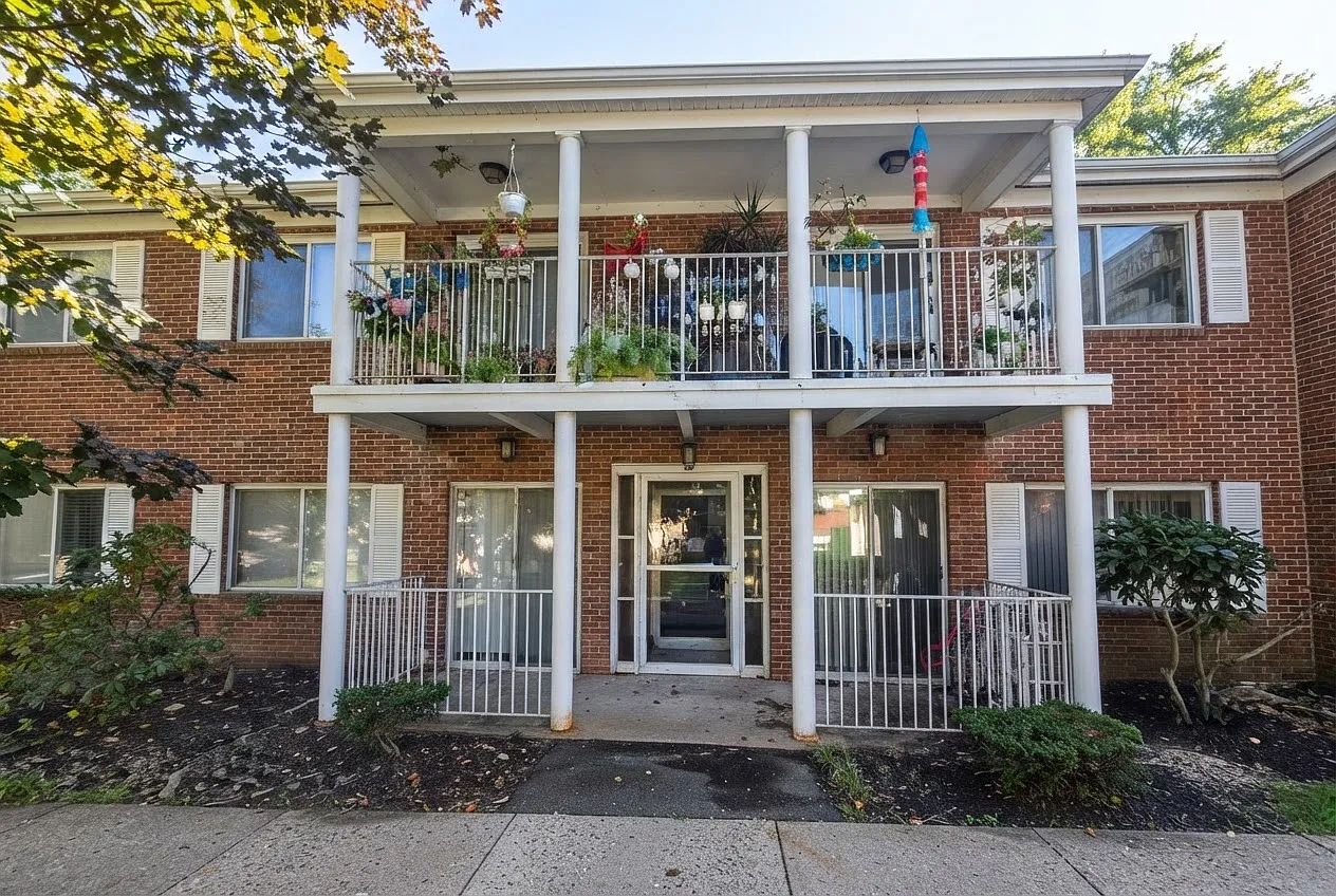 2 bed, 884 sqft, $2,350 — Photo 1