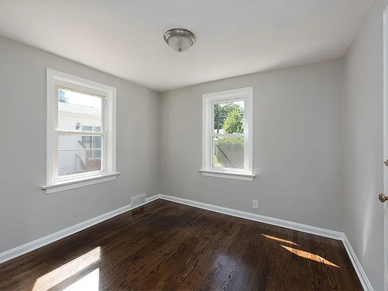 1113 Pembroke Dr — Photo 7