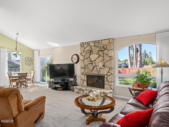 3rd image of 255 Foxenwood Dr