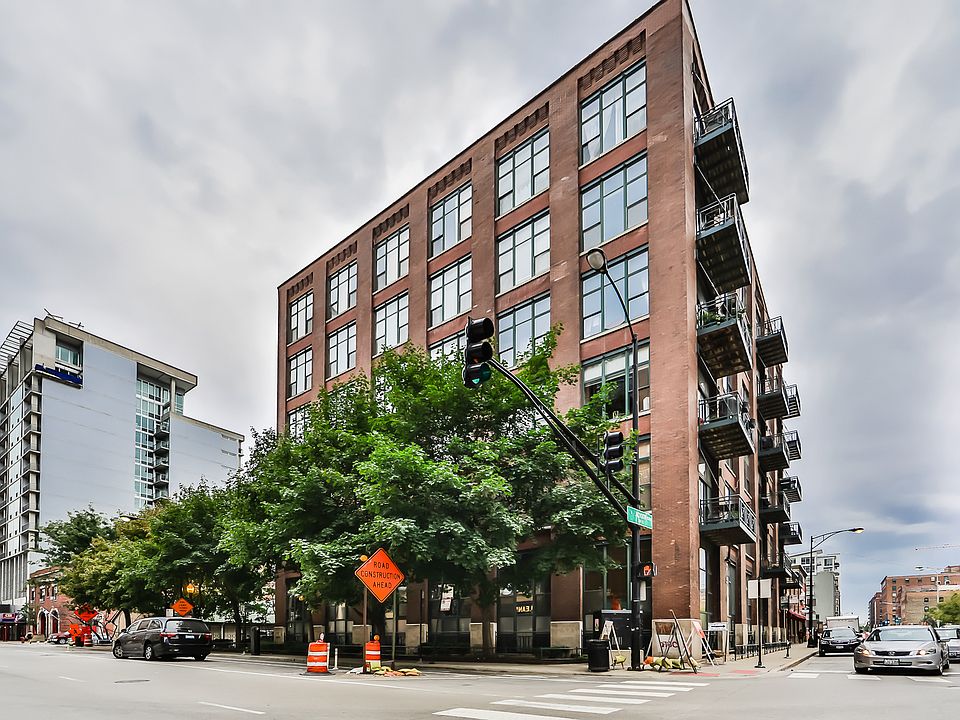 1st image of 701 W Jackson Blvd APT 104