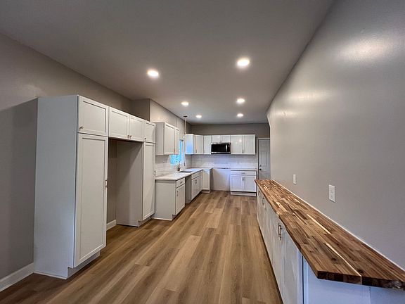 3rd image of 532 S Ash Ave